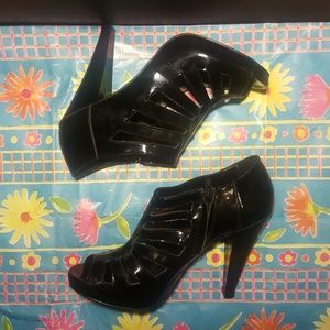 *GOOD CONDITION* STEVE MADDEN PATENT PUMP SZ 9.5M