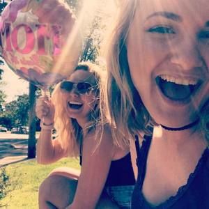 Meet your Posher, Caitlin