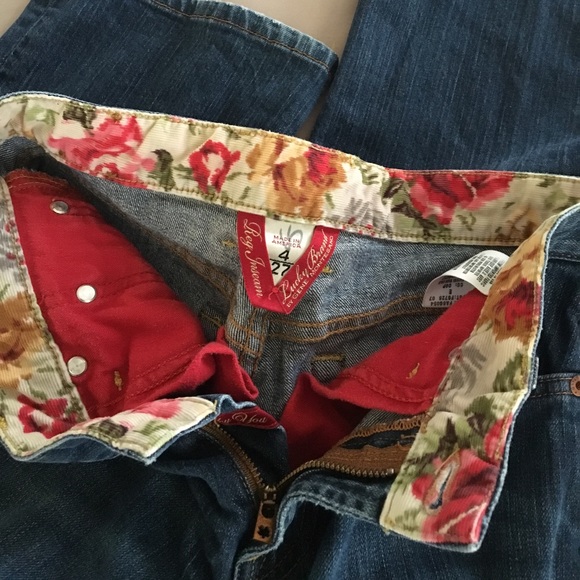 LucKy BrAnd JeAns 27 - Picture 5 of 13