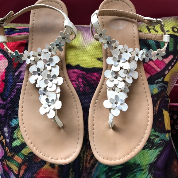 Shoes - Super cute sandals with white and silver flowers.