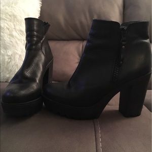 Steve Madden booties size 11