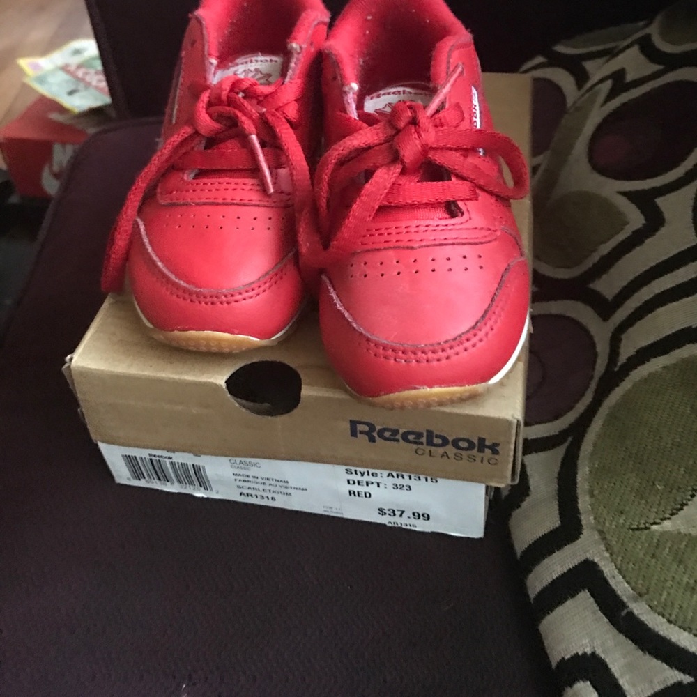 Reebok - Picture 3 of 3