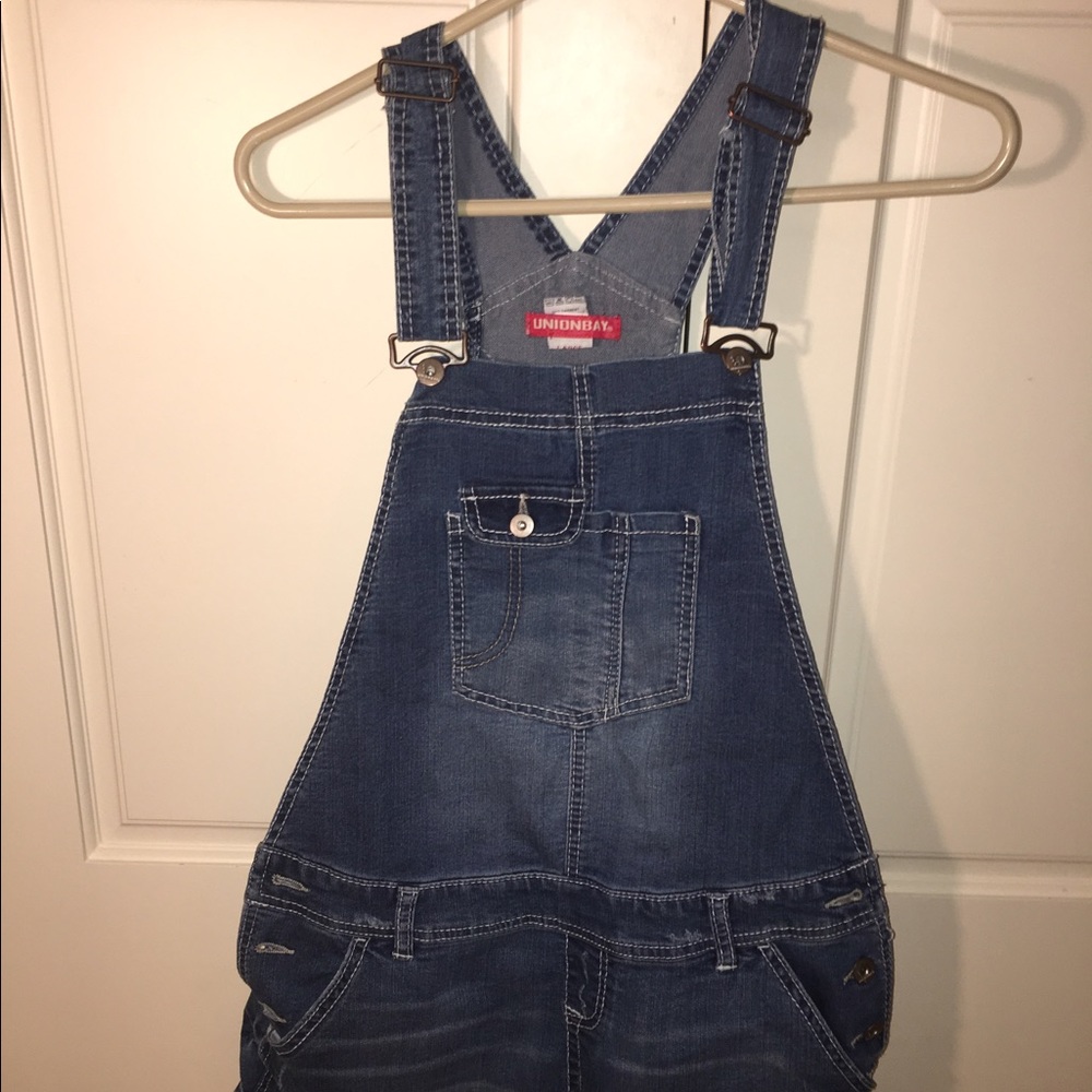 Overall shorts
