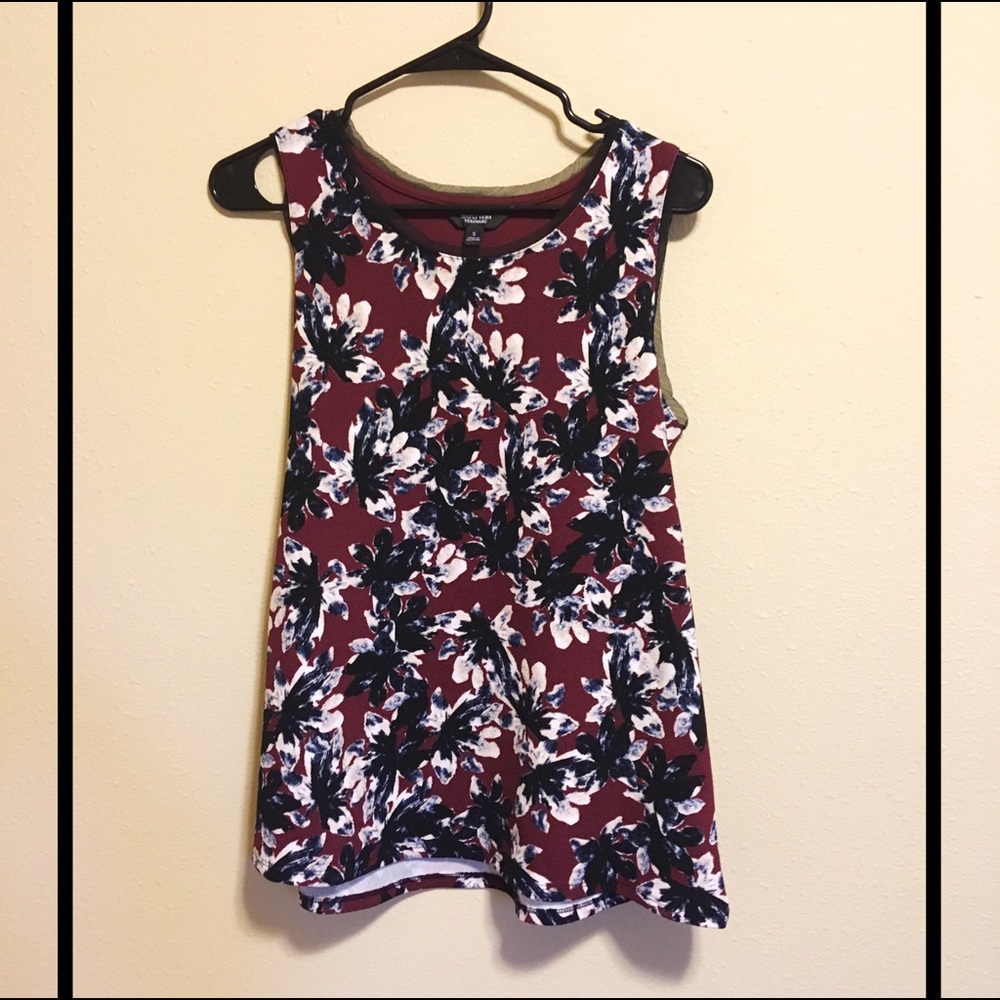 NWOT Vera Wang floral tank with black mesh trim