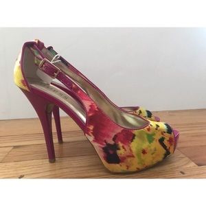 🆕 Women's GUESS Peep Toe Shoes 🌟Sz 9🌟