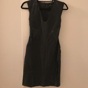 Mini gray dress with leather detail.