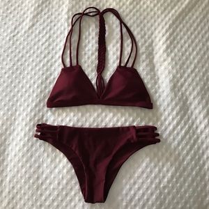 Super cute bikini set in maroon.