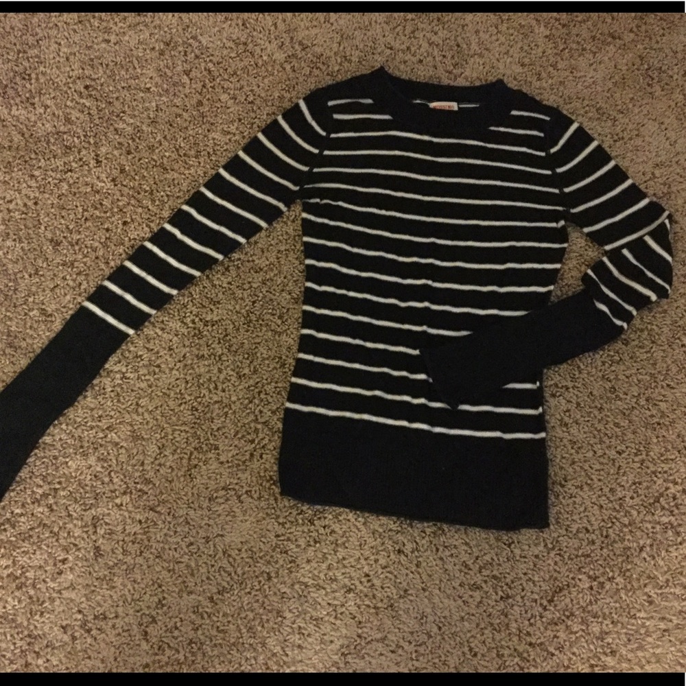 Long-sleeve shirt.