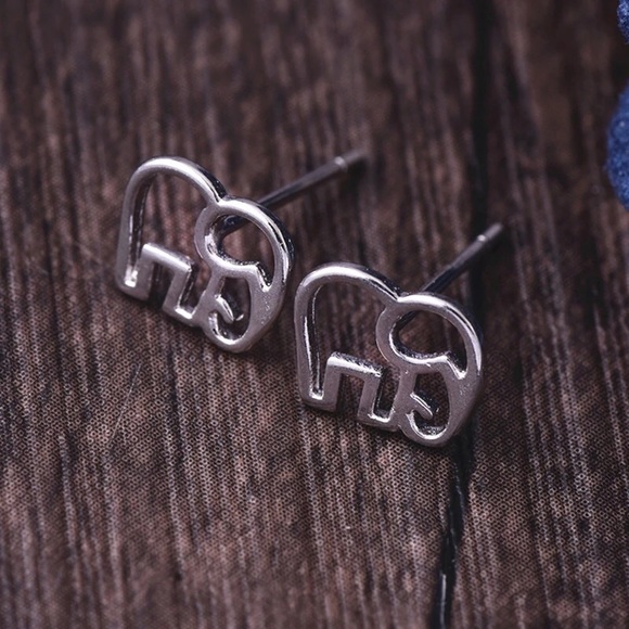 jmeyersray Jewelry - Tiny Silver Elephant Stud Earrings 🐘