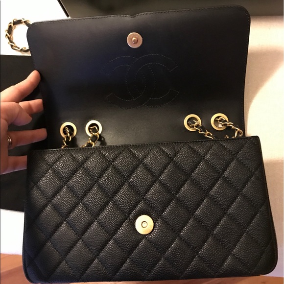 ReservedAuthentic Chanel Filigree BlackCaviar Flap - Picture 3 of 8