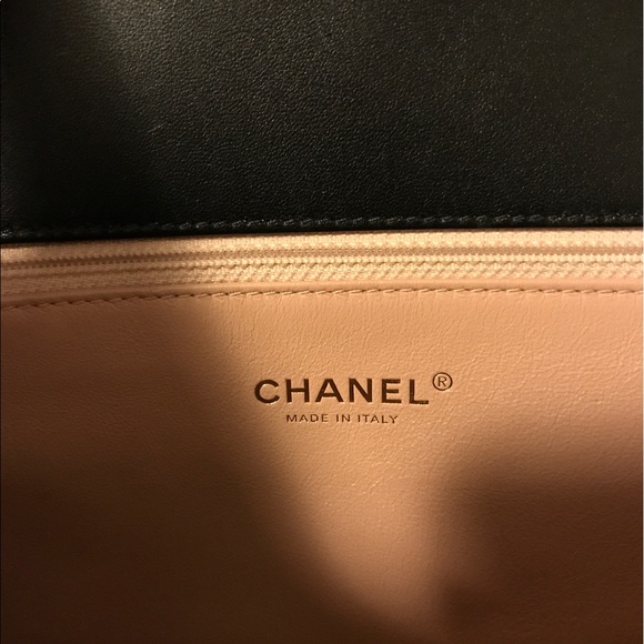 ReservedAuthentic Chanel Filigree BlackCaviar Flap - Picture 4 of 8