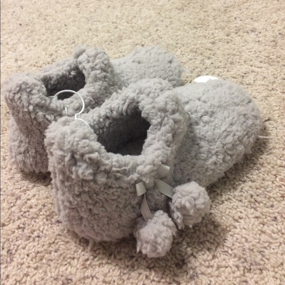 NWT Fuzzy Gray Slippers