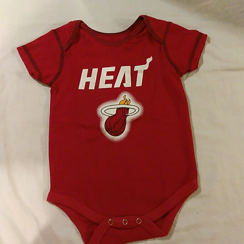 Baby onesie Miami Heat 12 mo