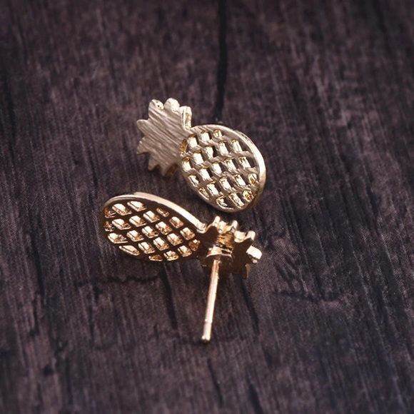 ☀️ Back Again! Gold Pineapple Stud Earrings - Picture 2 of 4