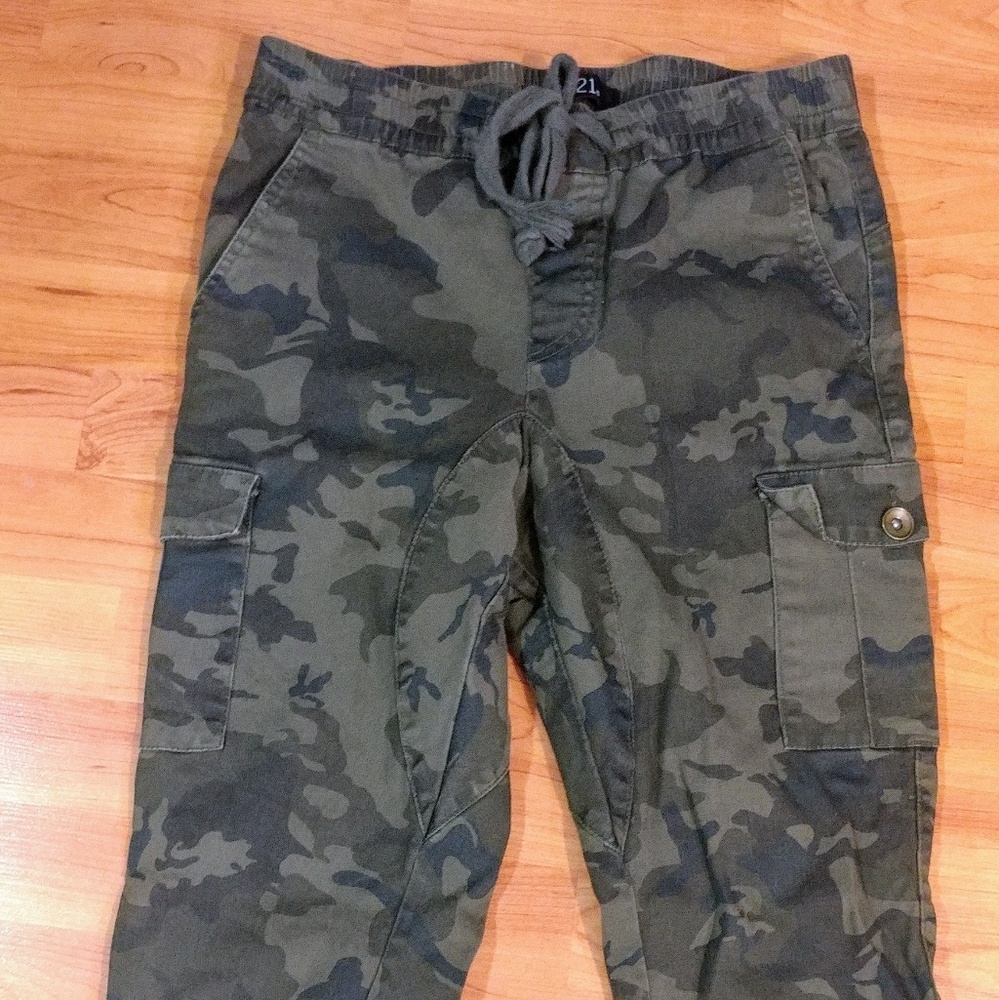 Camo capris