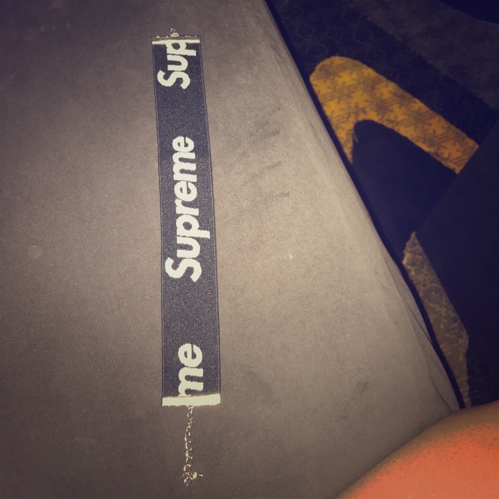 Supreme Choker