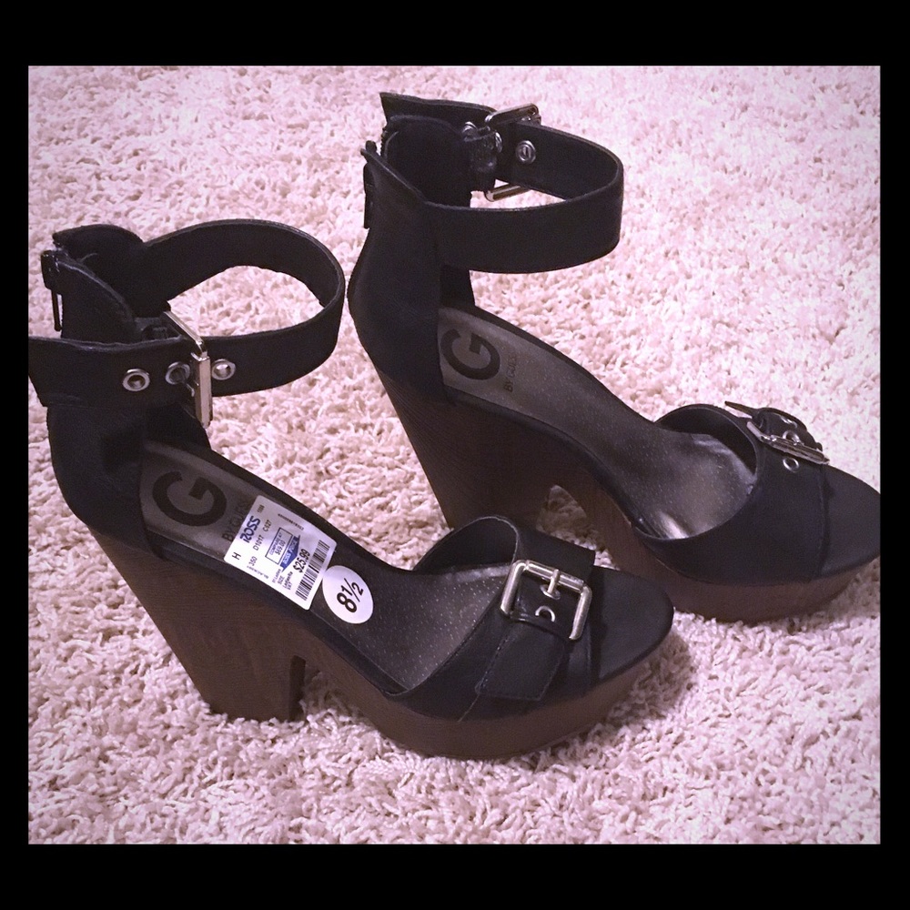 Shoes size 8.5