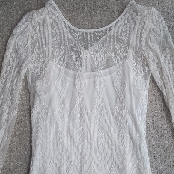 White lace long sleeve dress. - Picture 2 of 2