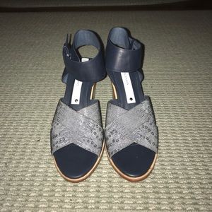 Size 9 Matt Bernson wedges!!!