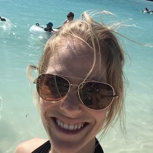 Meet your Posher, Caitlin