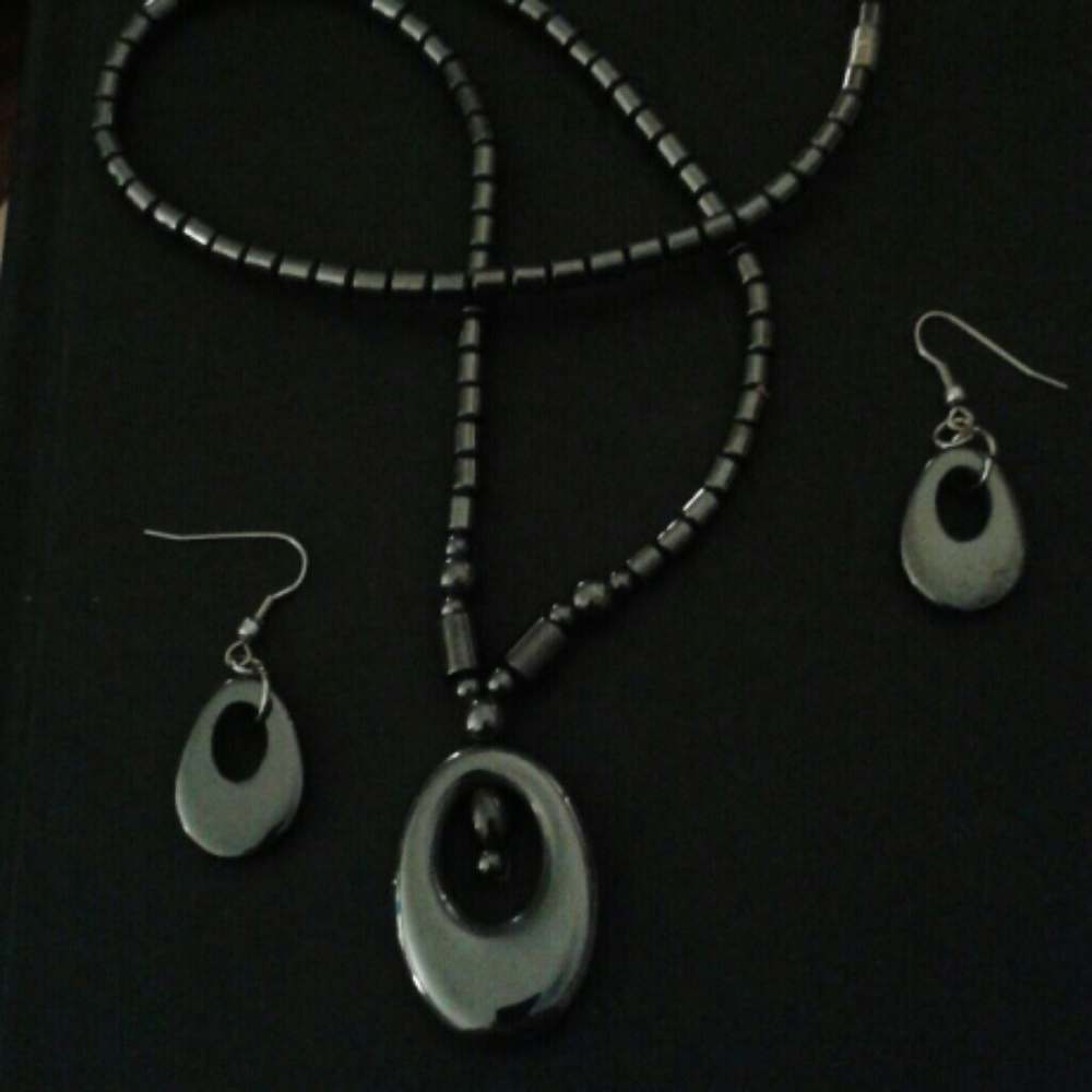 Necklace and earring set