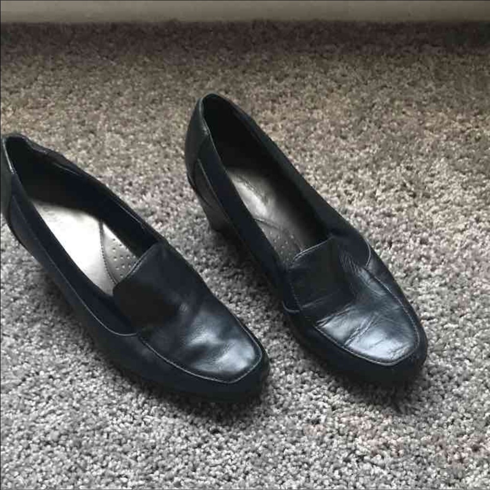 Very comfortable leather wedges