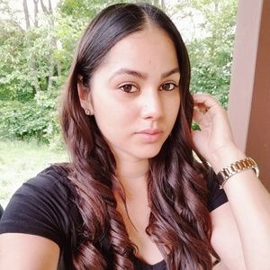 Meet your Posher, Ayeisha