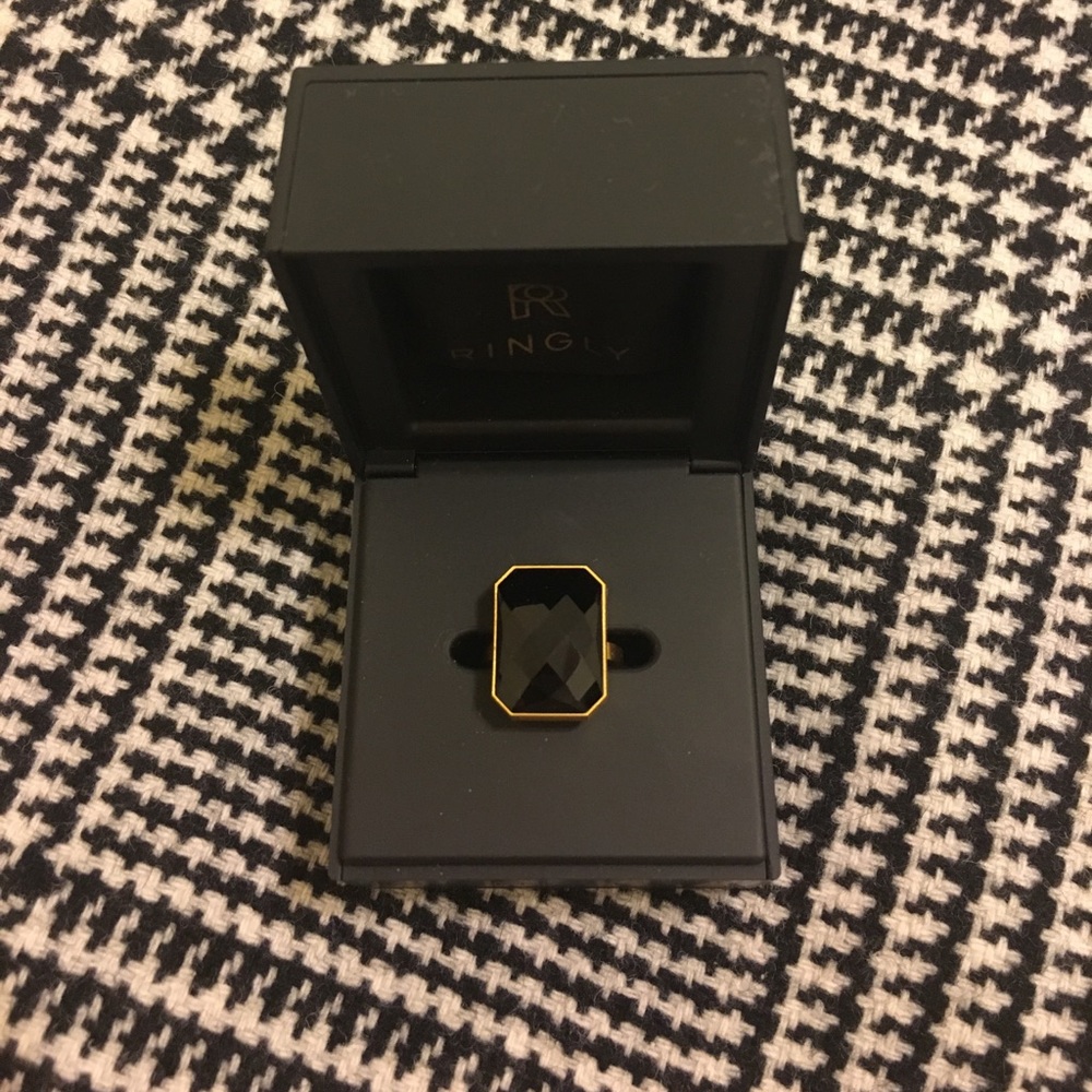 Black Ringly size 7 golden color band