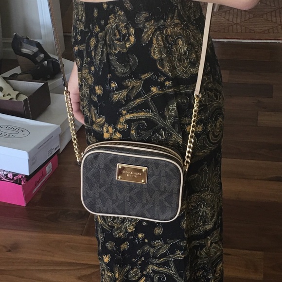 Michael Kors Handbags - ❗️SALE❗️Michael Kors crossbody only used once