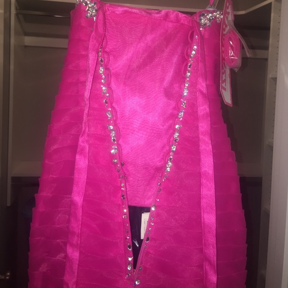 PROM - Picture 4 of 8