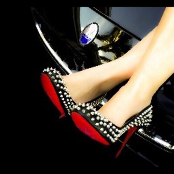 Hi, I'm best known as @TheMrsQueenBee/ @TheSnobBee - Picture 1 of 1