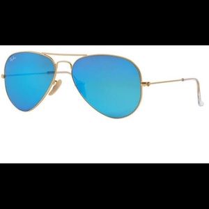 Blue mirrored Ray-Bans