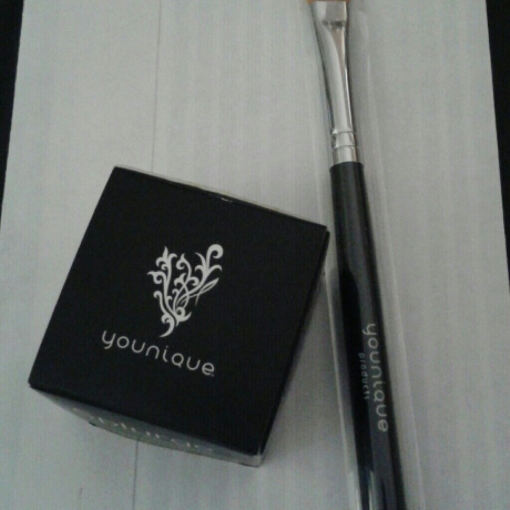 New Younique cream eye shadow and free brush