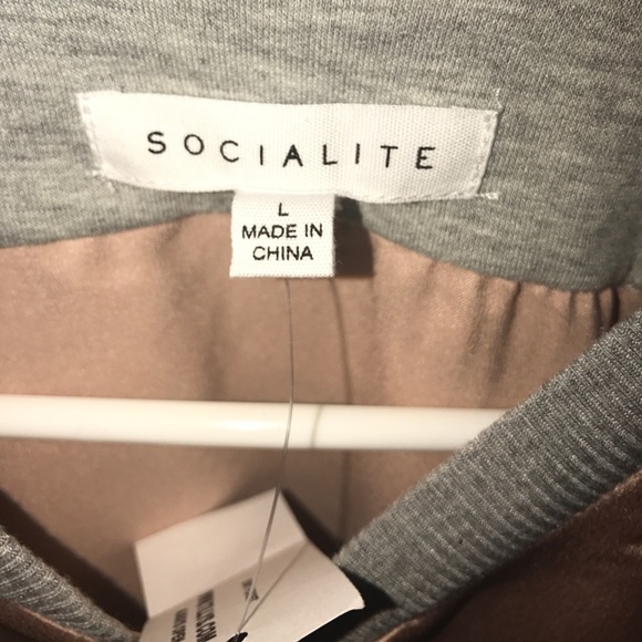 SÚPER CUTE SOCIALITE BOMBER - Picture 2 of 4