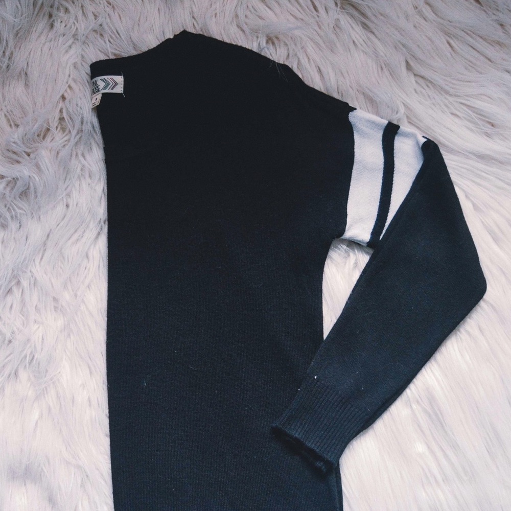Pink Rose Black Sweater XS
