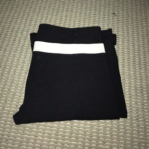 Size 6 Lulu Lemon yoga pants with a white band!