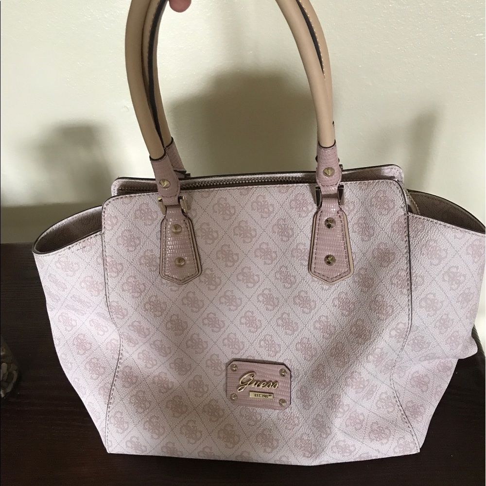Guess Purse 🎉SOLD🎉