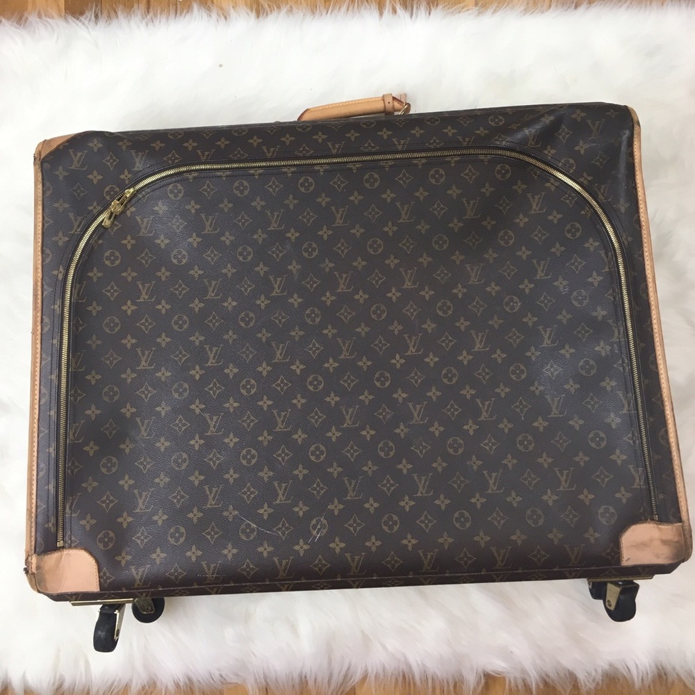 Louis Vuitton Pullman Luggage