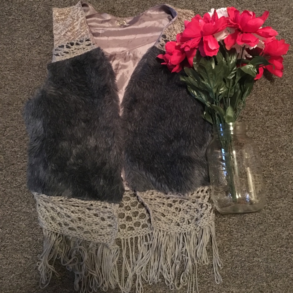 Foxy (faux foxy) little gray fringe vest!