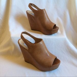 ✨24hr markdown Brown Steve Madden wedge
