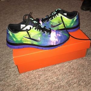 Nike women's free run 5.0 TR, Multi Color.