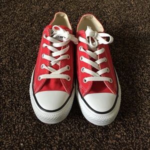 Red low top converse