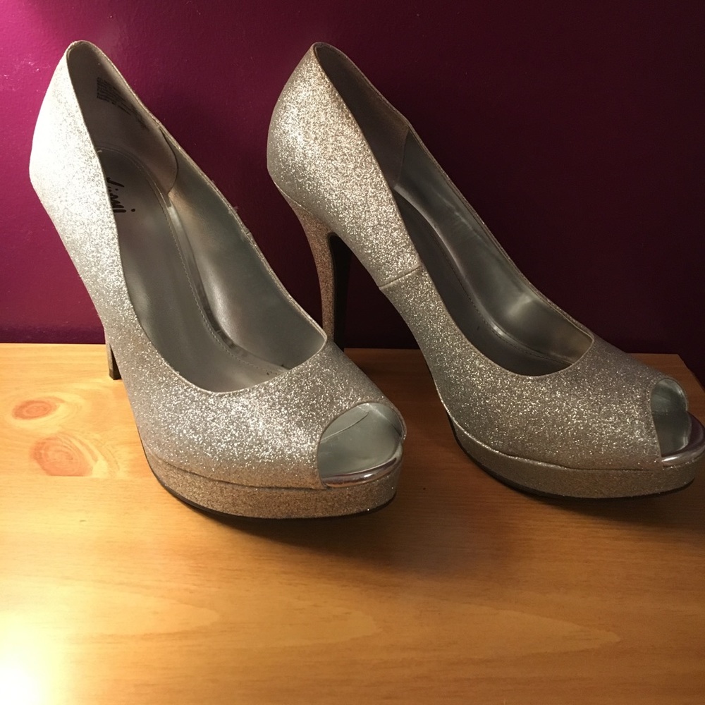High Heels - Picture 1 of 2