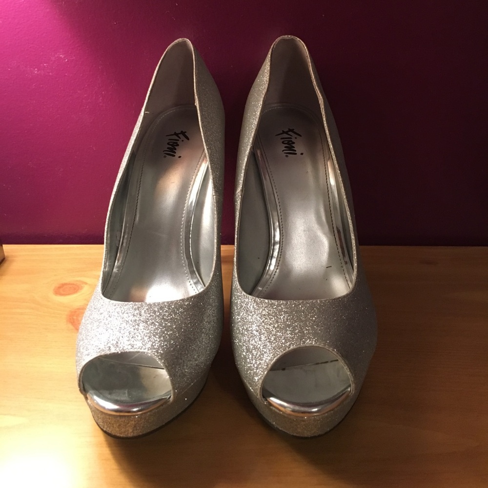 High Heels - Picture 2 of 2