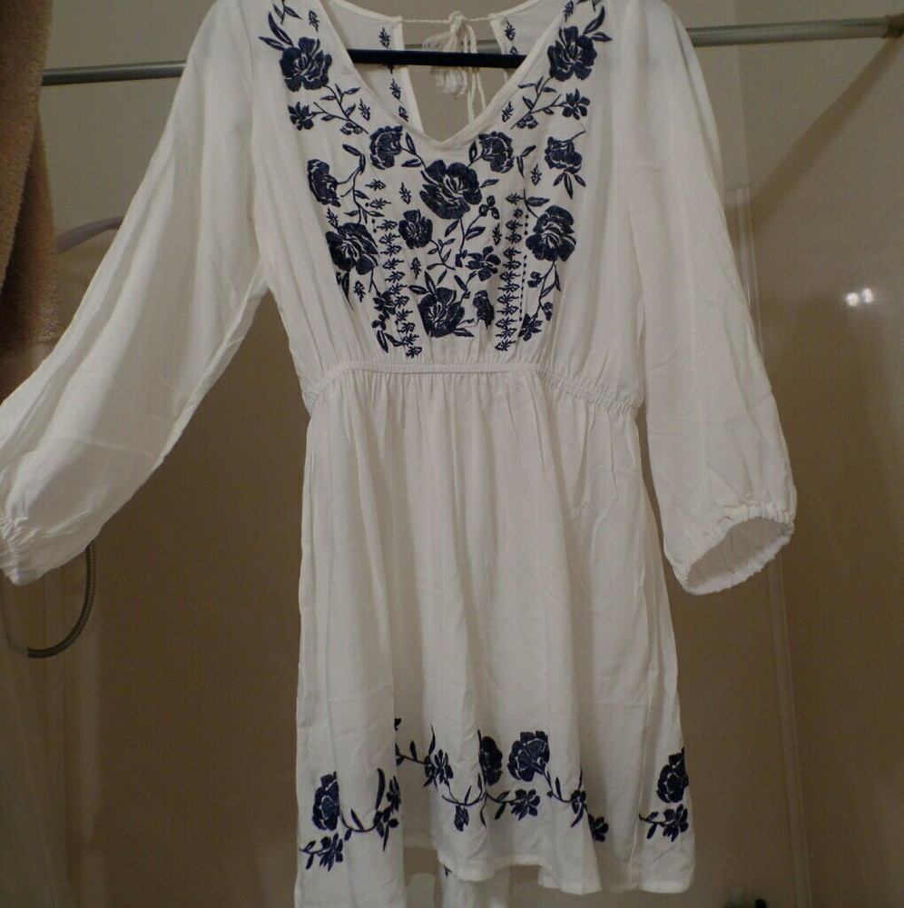 Embroidery tie back v-neck peasant dress