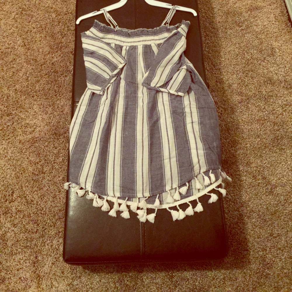 Cute light blue and white beachy shirt!!