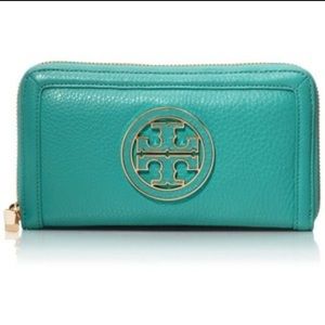 GREAT CONDITION Tory Butch Wallet
