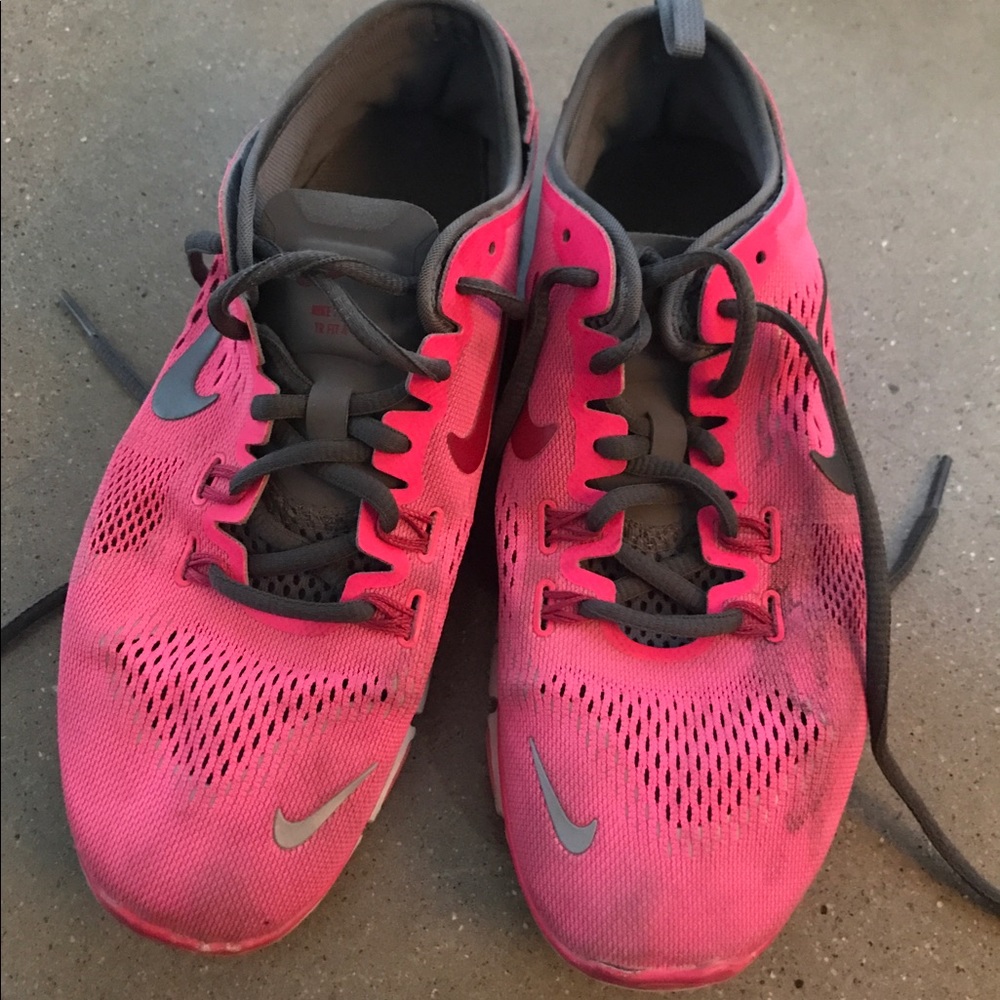 Neon pink Nike Free Trainer Fit 4