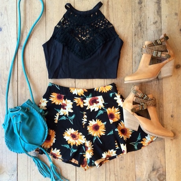 Black Crochet Crop Top - Picture 2 of 4