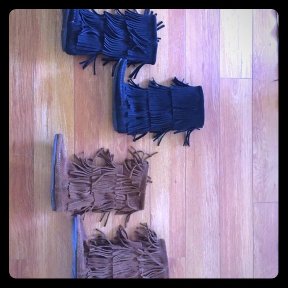 Minnetonka moccasin boots